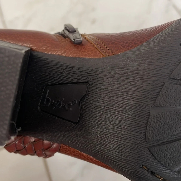 Like new B.O.C., women’s 9, brown leather ankle booties with braid detail - Picture 9 of 9